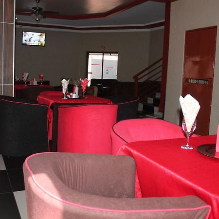 Miraton Guest Lodge Йоханнесбург Экстерьер фото
