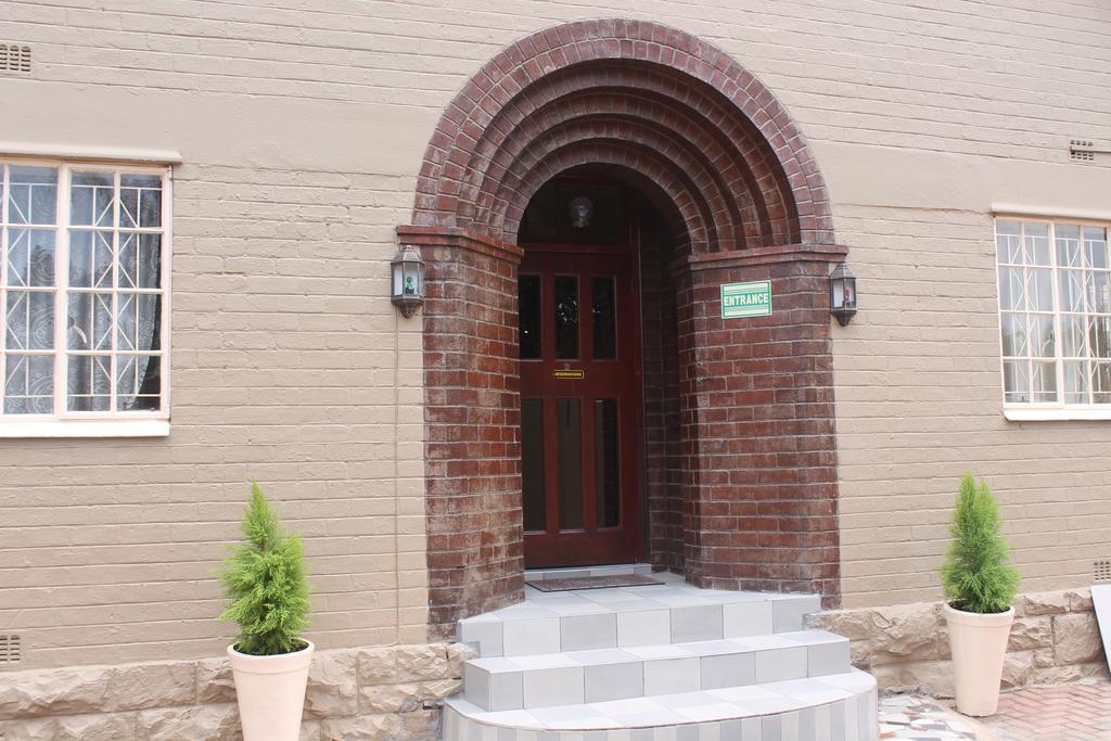 Miraton Guest Lodge Йоханнесбург Экстерьер фото
