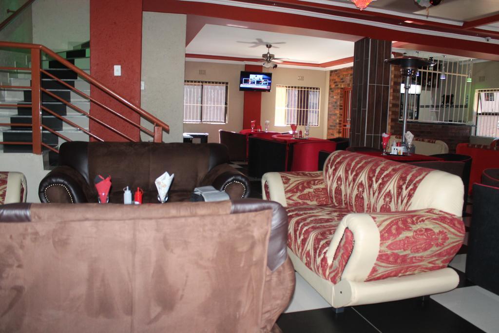 Miraton Guest Lodge Йоханнесбург Экстерьер фото